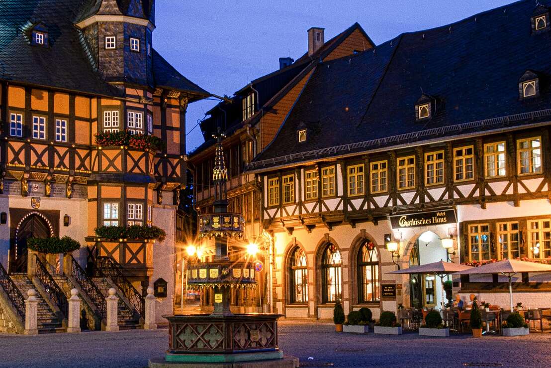 Gothisches Haus Außenbild Blaue Stunde