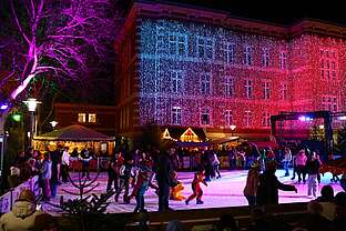 Eisbahn vor dem Jacobson-Haus Eisbahn vor dem Jacobson-Haus