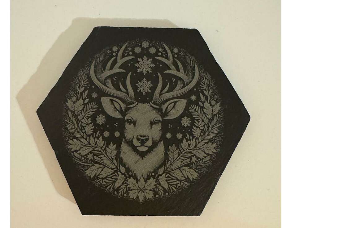 Schiefer Untersetzer mit Hirsch Schiefer Untersetzer mit Hirsch