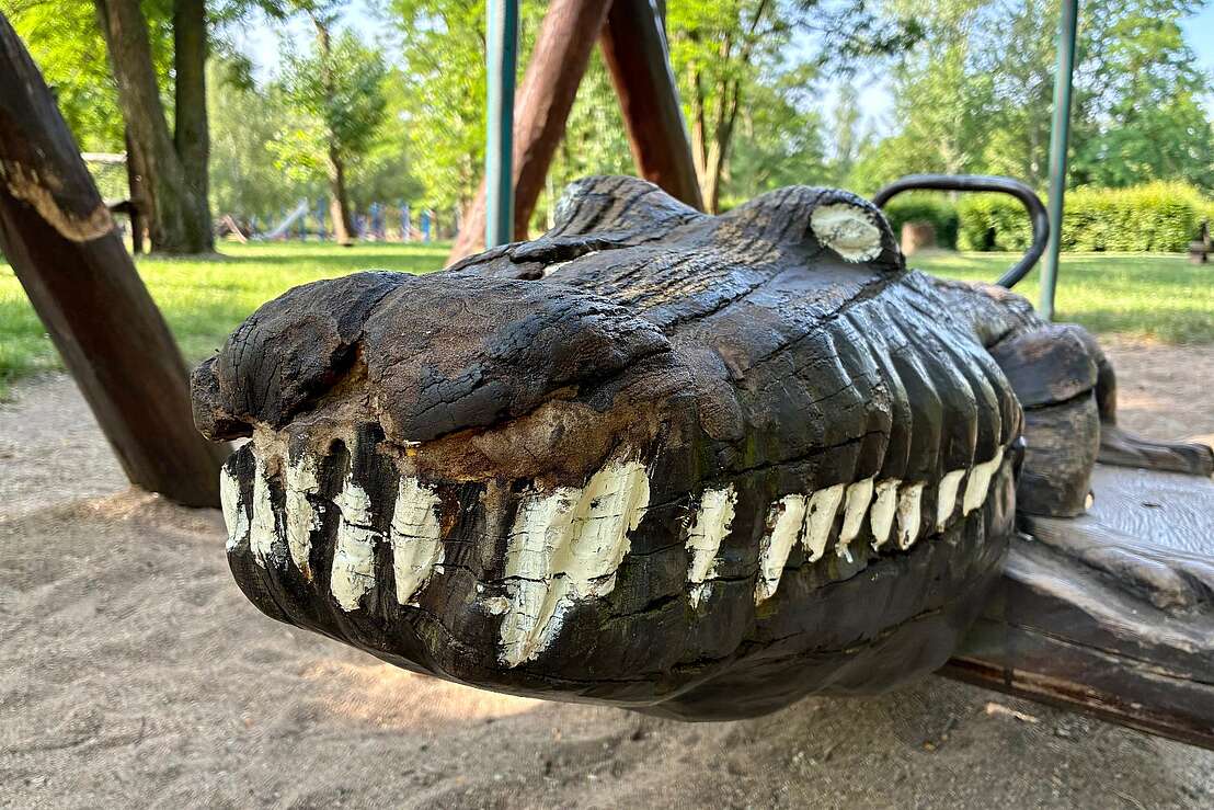 Harzer Seeland Abenteuerland Figuren auf Spielplatz