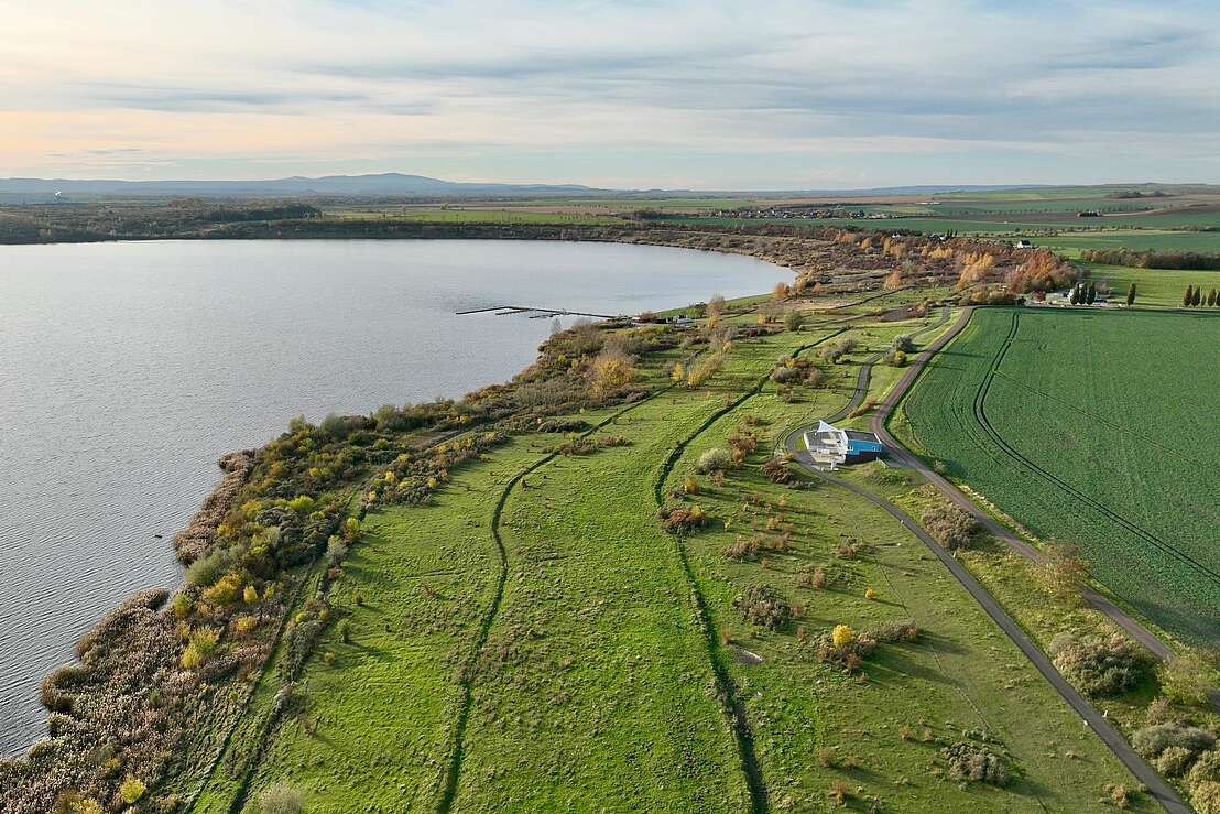 Harzer Seeland mit Brockenblick
