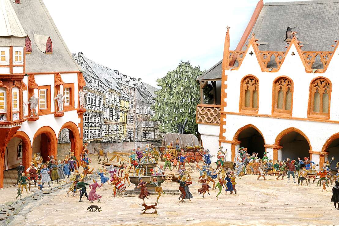 Diorama: Tanz auf dem Marktplatz von Goslar