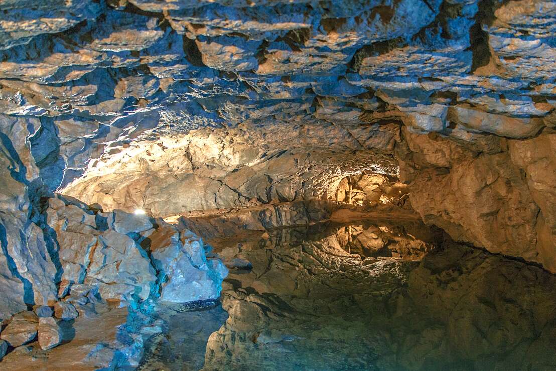 Blick auf den Olmensee in der Hermannshöhle.