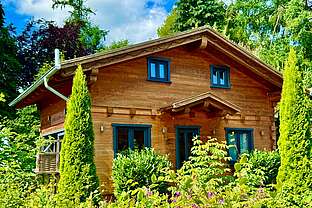 1 von 8 Blockhäusern, hier unsere Comfort - "Hütte"