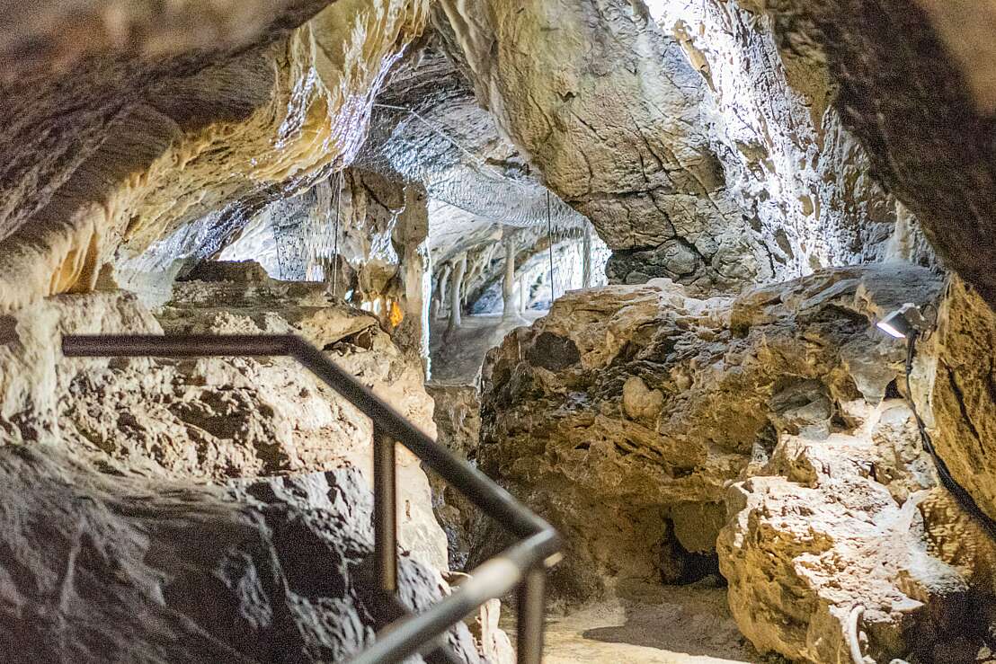 Blick auf den Zugang zur Kristallkammer in der Hermannshöhle.