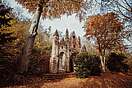 Mausoleum Falkenstein im Herbstwald