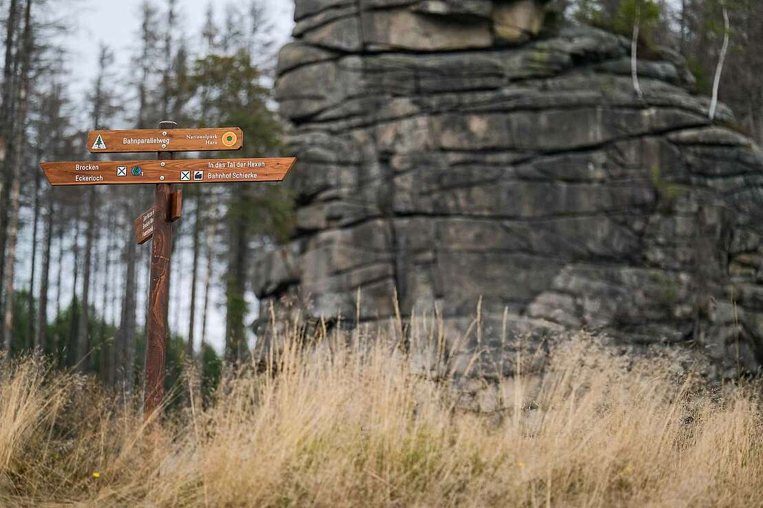 Wegweiser an der Feuersteinklippe