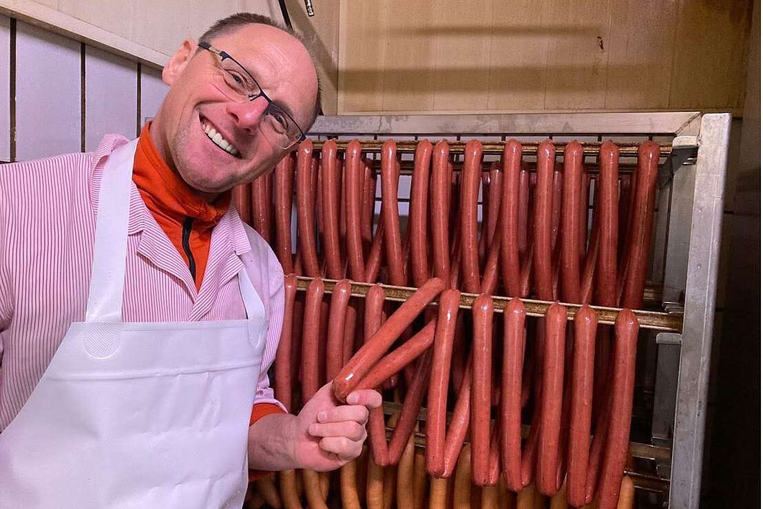 Lars macht Würstchen