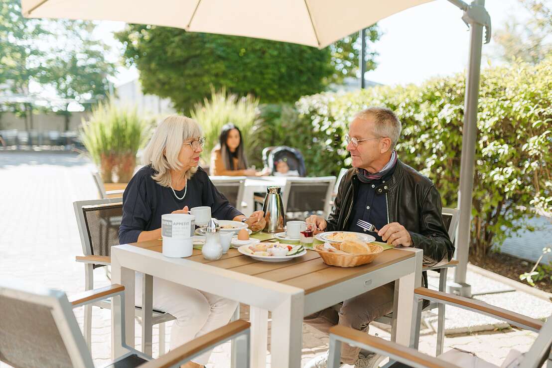 Frühstücksterrasse Sommer Außenbereich