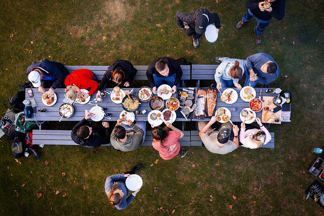 Genuss & Wandern an einem Tisch Genuss & Wandern an einem Tisch