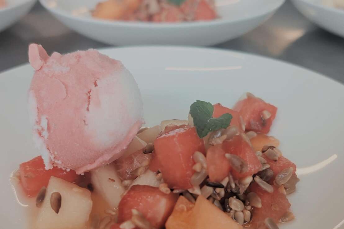 Dessert Melonensalat mit Eis