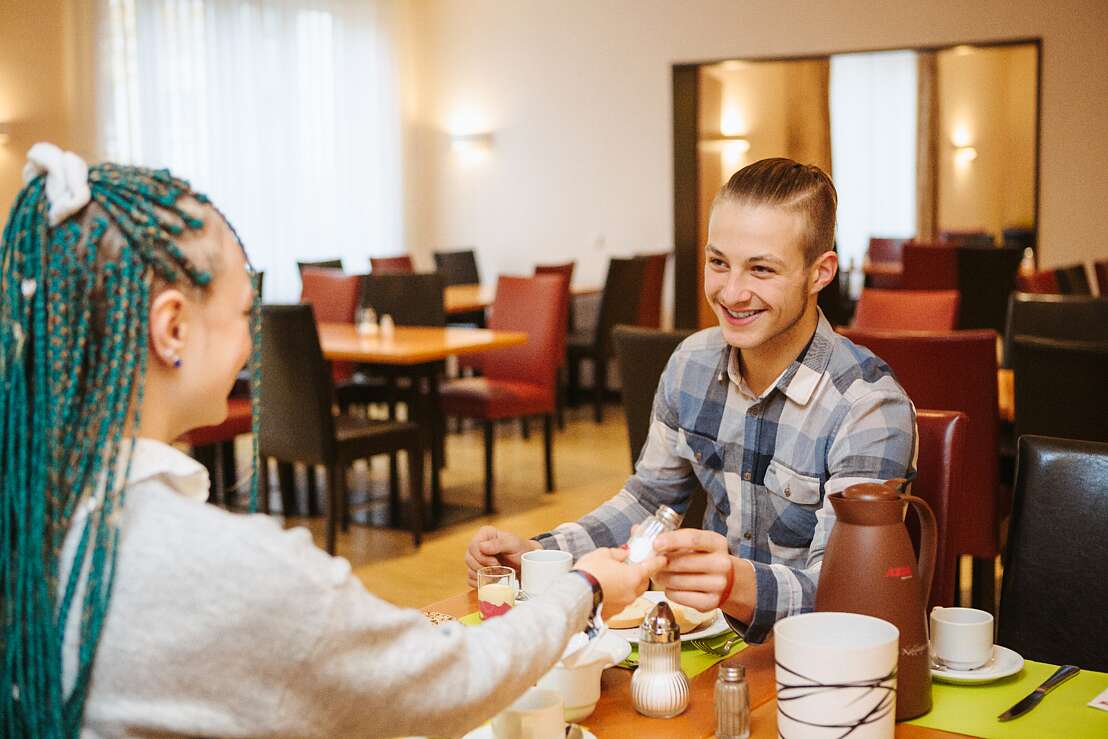 Pärchen beim Frühstück 