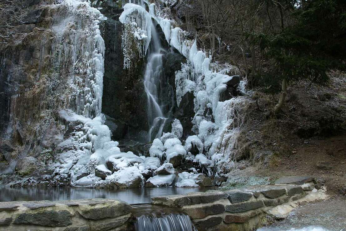 Wasserfall Königshütte im Schnee