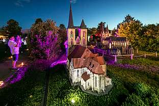 Miniaturenpark bei Nacht