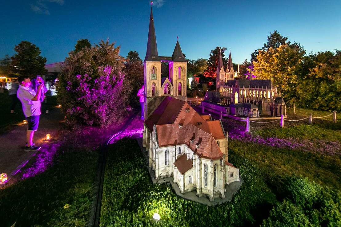 Miniaturenpark bei Nacht