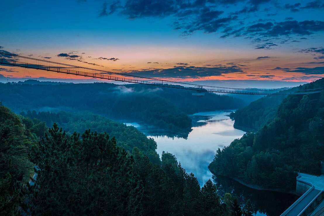 Harzdrenalin-Brücke vor Sonnenaufgang