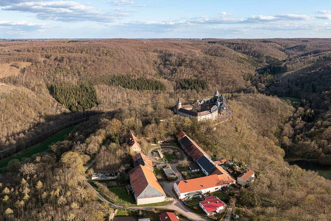 Luftbild der Schlossanlage Rammelburg