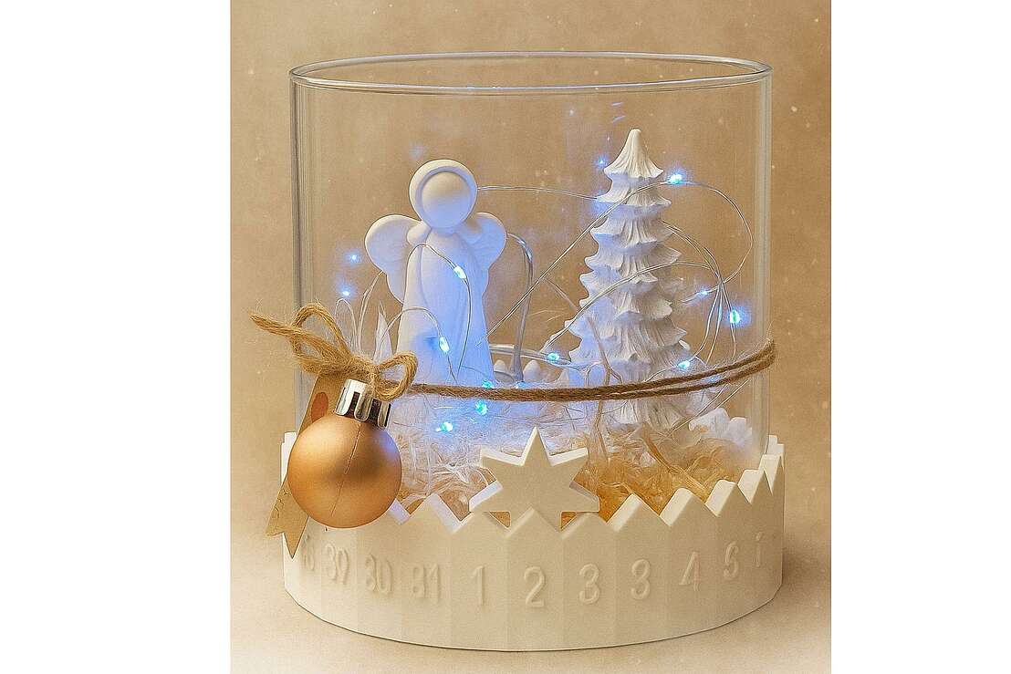 Engel im Glas mit Baum & Lichterkette Engel im Glas mit Baum & Lichterkette