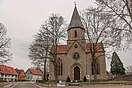 Kirche im Ortskern von Bornhausen