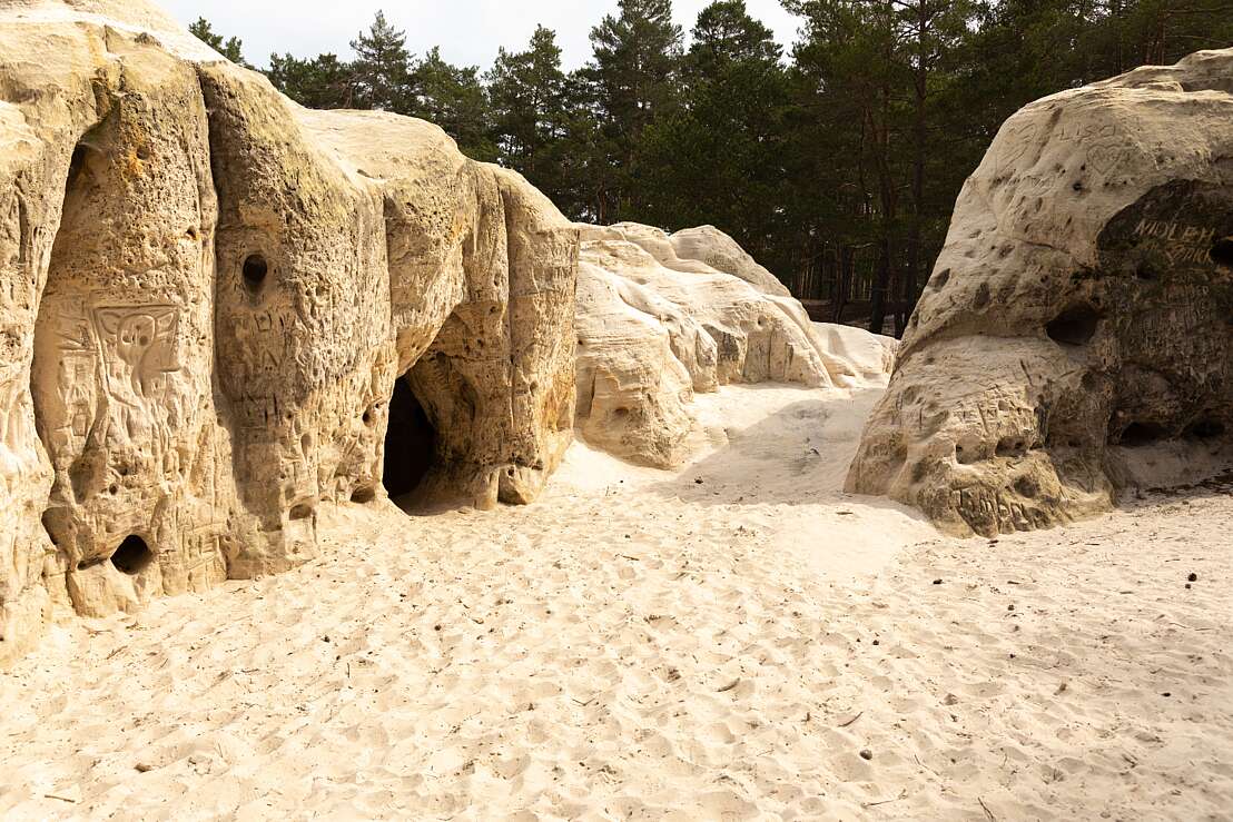Zwischen den Sandsteinhöhlen