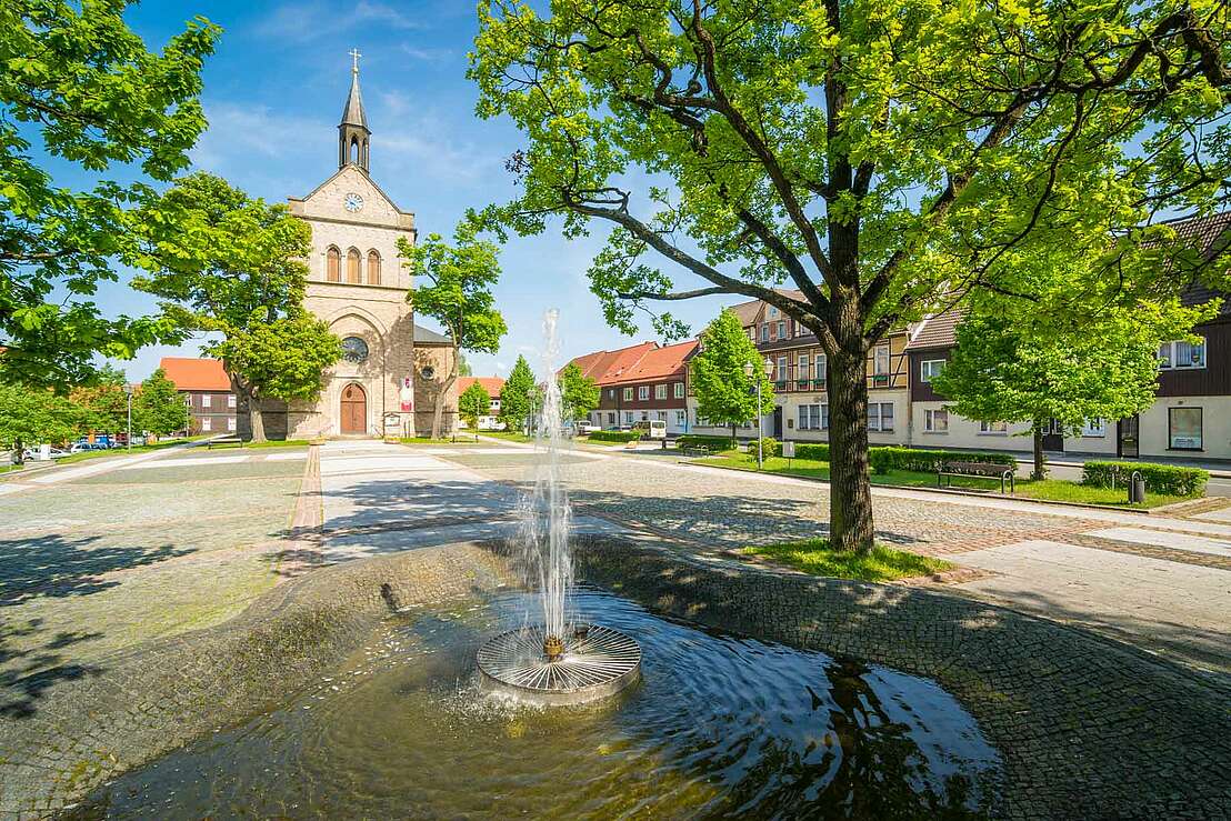Platz vor der Stadtkirche in Hasselfelde