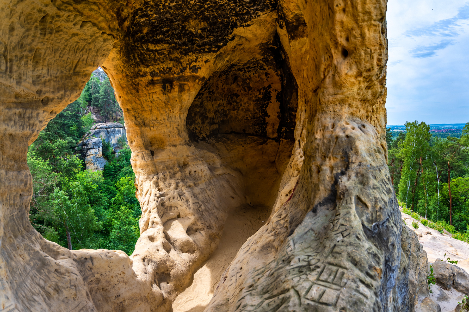 Sandsteinhöhlen Fels