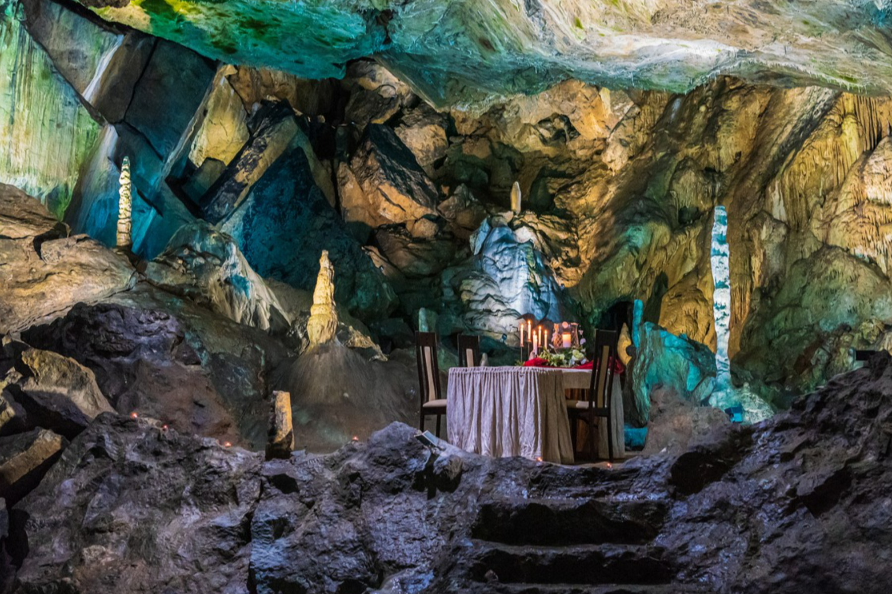 Ein einzigartiges Erlebnis: Heiraten vor der traumhaften Tropfsteinkulisse im Goethesaal der Baumannshöhle.
